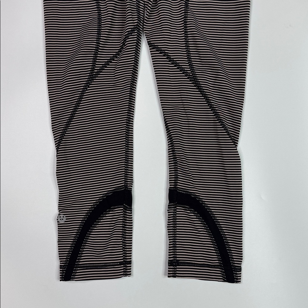 Lululemon Run: Inspire Crop II Leggings Butterfly Striped Print Size 4 - Picture 5 of 9